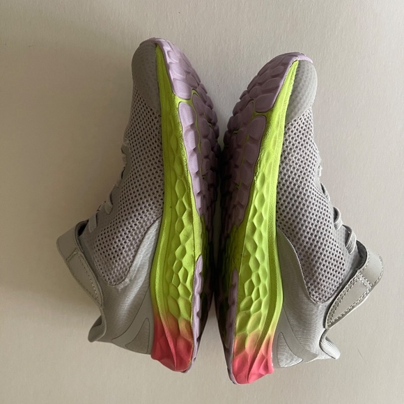 New Balance Fresh Foam Arishi Gray Rainbow Sneakers - Picture 15 of 16